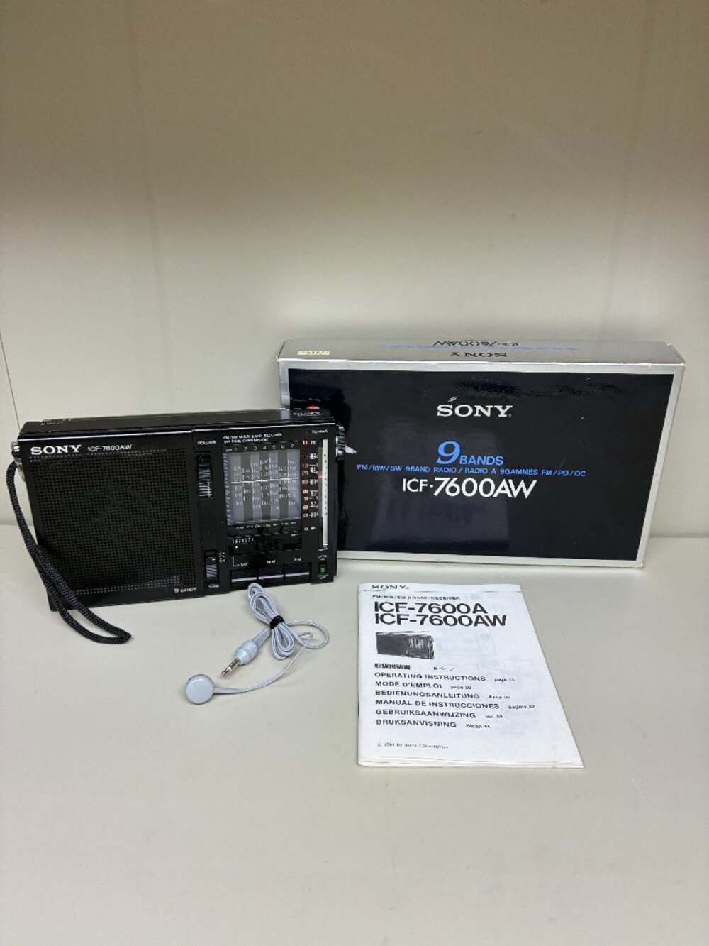 Vintage 80s Sony ICF-7600A FM MW SW 9-Band Portable World Receiver Radio Black